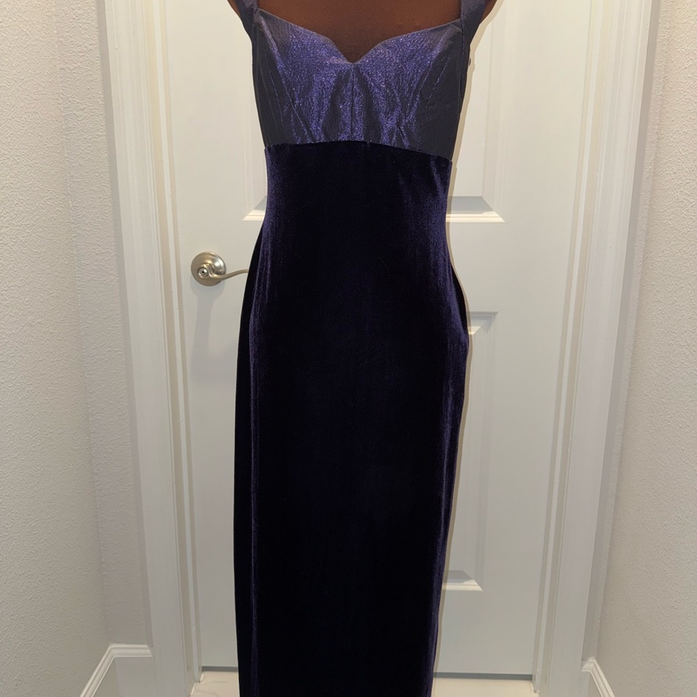 Elegant Purple Velvet Evening Gown vintage size 7/8